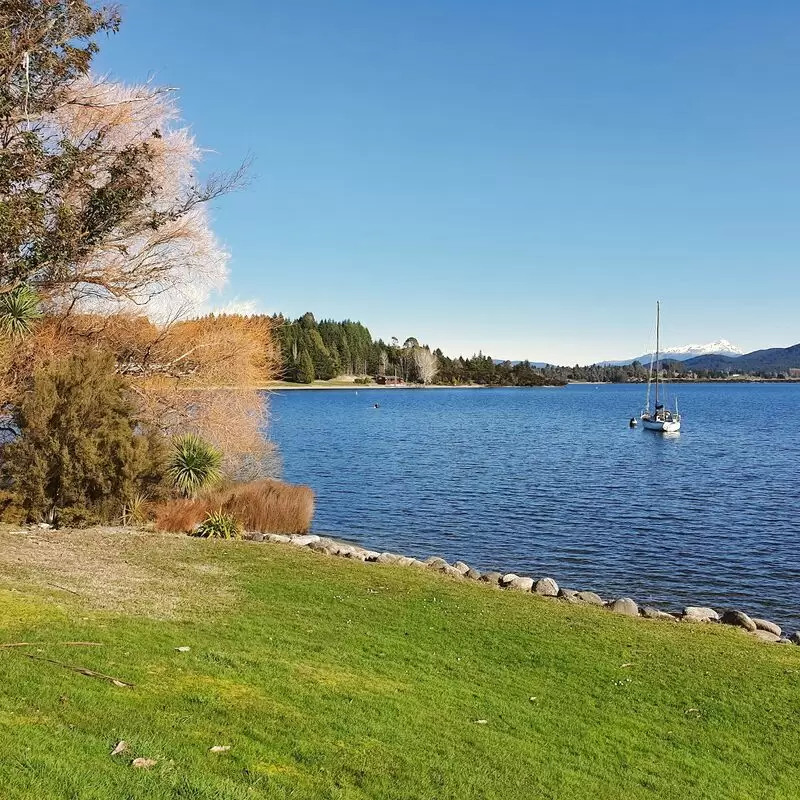 Te Anau Lake