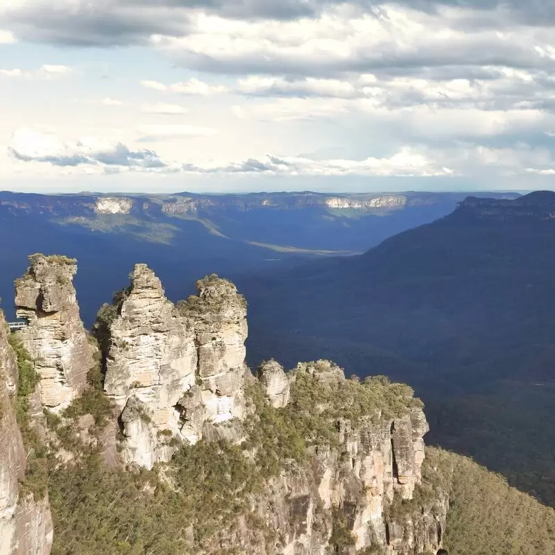 Three Sisters walk