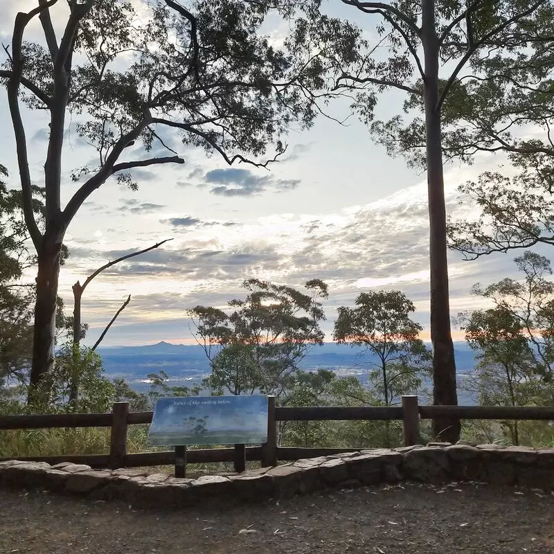 Knoll Road Lookout