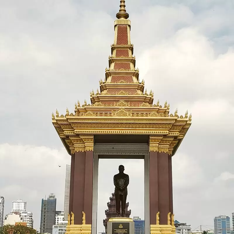 Statue of Sihanouk Norodom