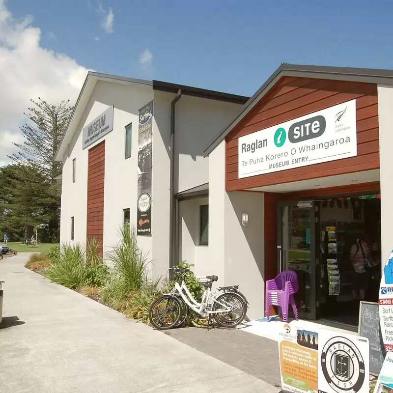 Raglan i SITE Visitor Information Centre