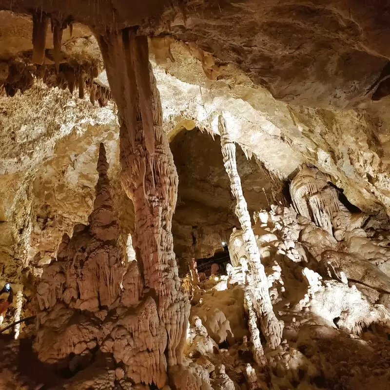 Natural Bridge Caverns