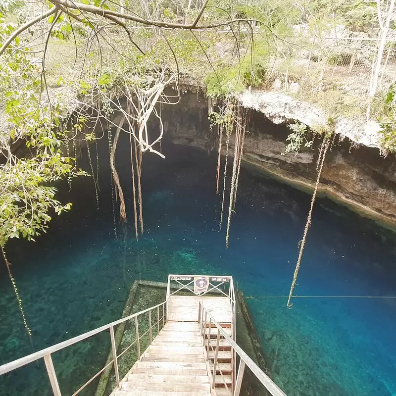 Cenote Yaxbacaltun