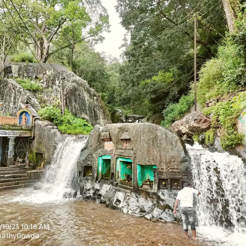 Kallathigiri Falls