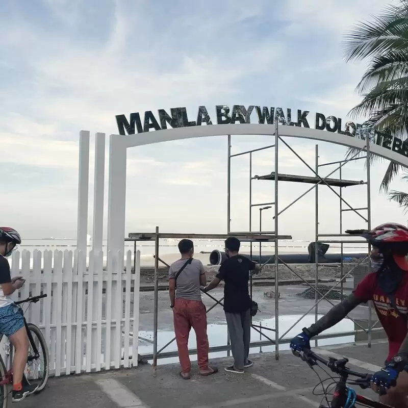 Manila Baywalk Dolomite Beach