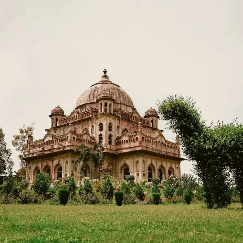 Maqbara Tomb of Saadat Ali Khan