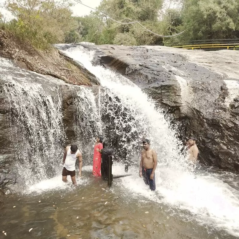 Kumbakkarai Falls