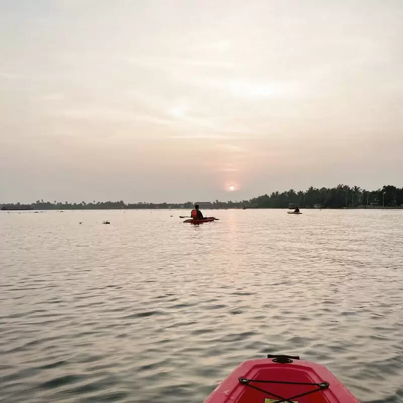 Nadodi Kayaking in Alleppey