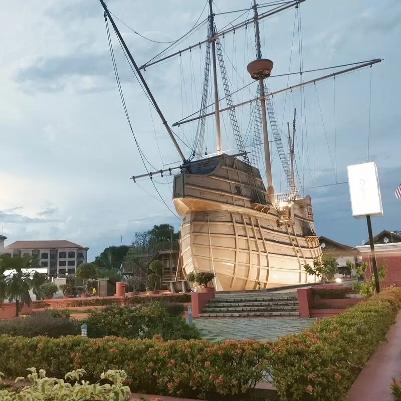 Muzium Samudera Flor de La Mar)