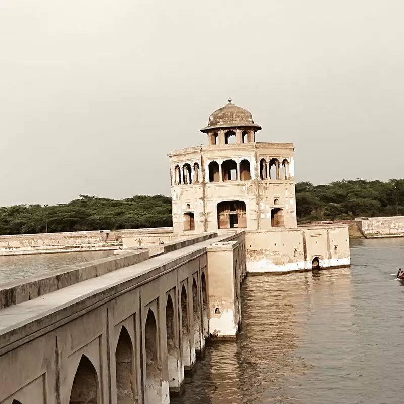 Hiran Minar Park