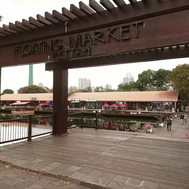 Pettah Floating Market