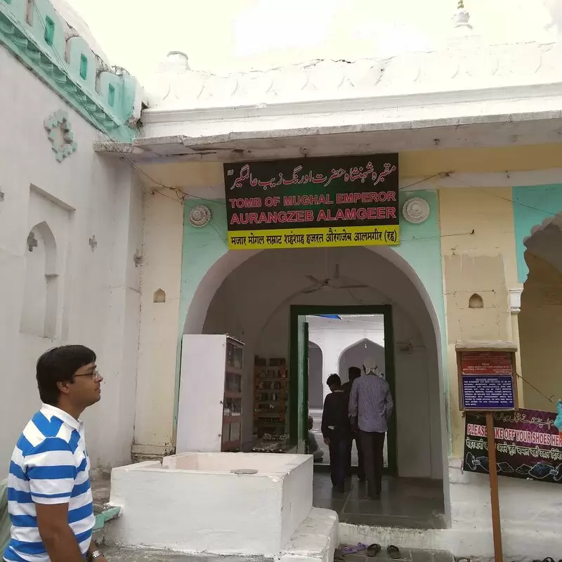 Tomb of Mughal Emperor Aurangzeb Alamgir