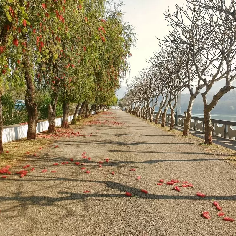 Marine Drive Aastha Path )